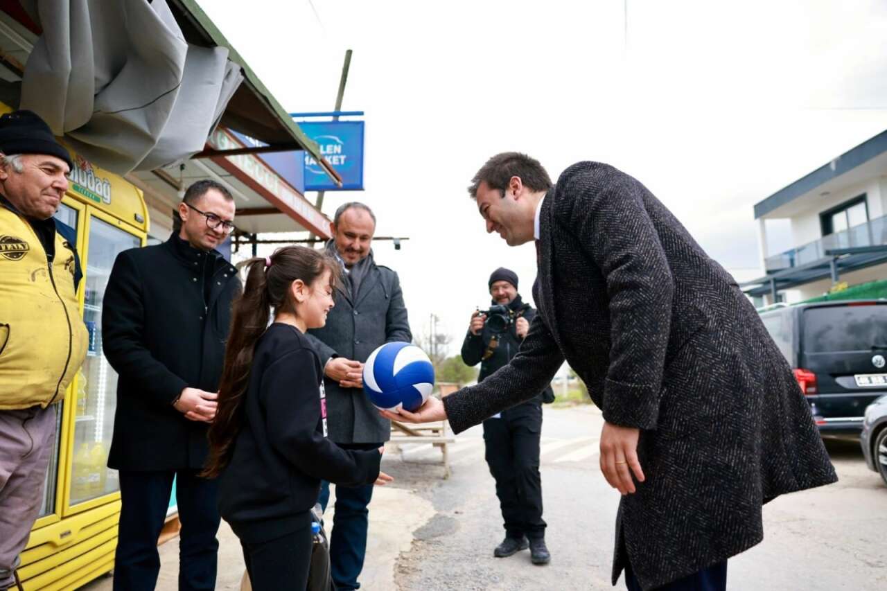 Başkan Mandalinci Sahada: Vatandaşlarla Bir Araya Geliyor 7
